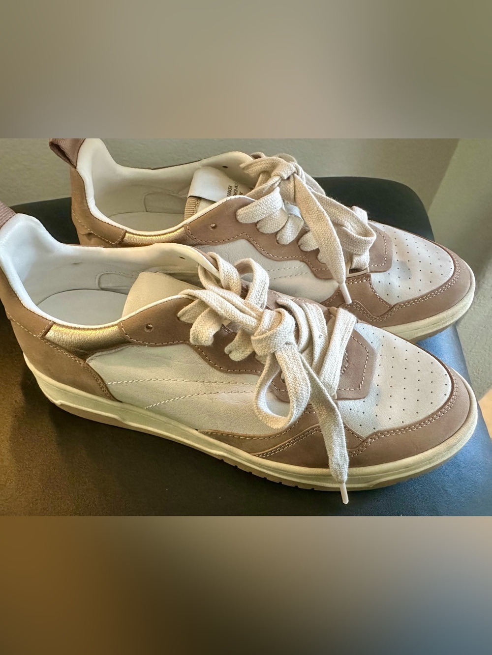 Steve Madden Beige and Brown Low-Top Sneakers